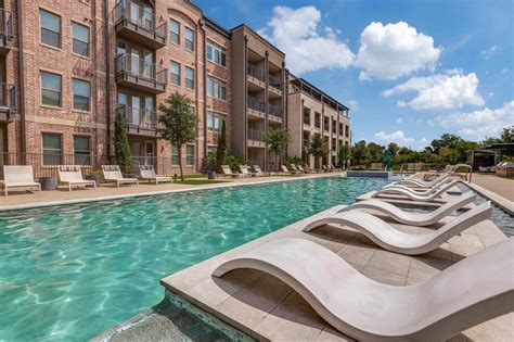 Farmers Branch, TX Apartments in Dallas County.